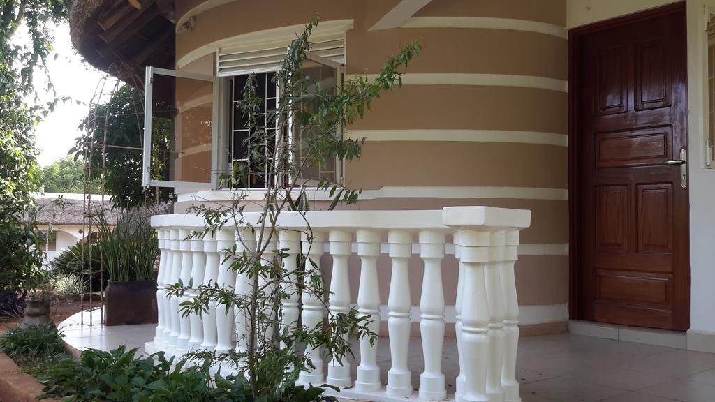 Lira Brownstone Country Home المظهر الخارجي الصورة