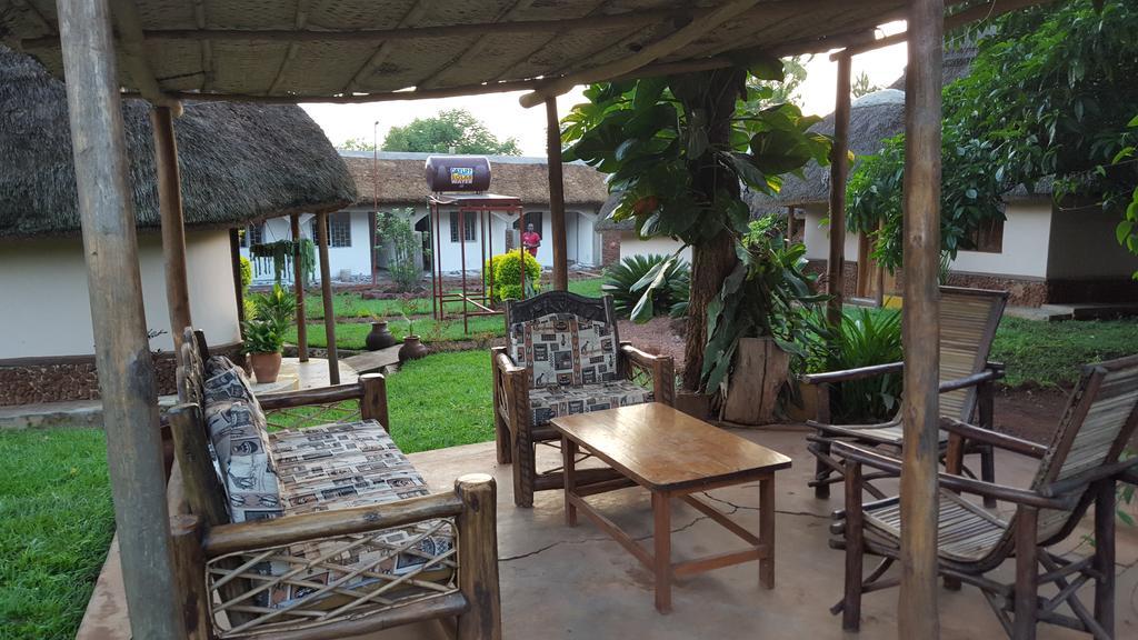 Lira Brownstone Country Home المظهر الخارجي الصورة