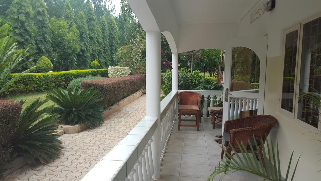 Lira Brownstone Country Home المظهر الخارجي الصورة