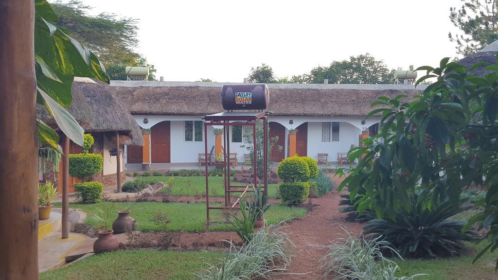 Lira Brownstone Country Home المظهر الخارجي الصورة