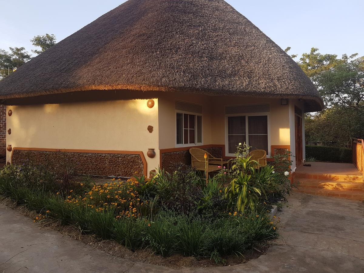 Lira Brownstone Country Home المظهر الخارجي الصورة