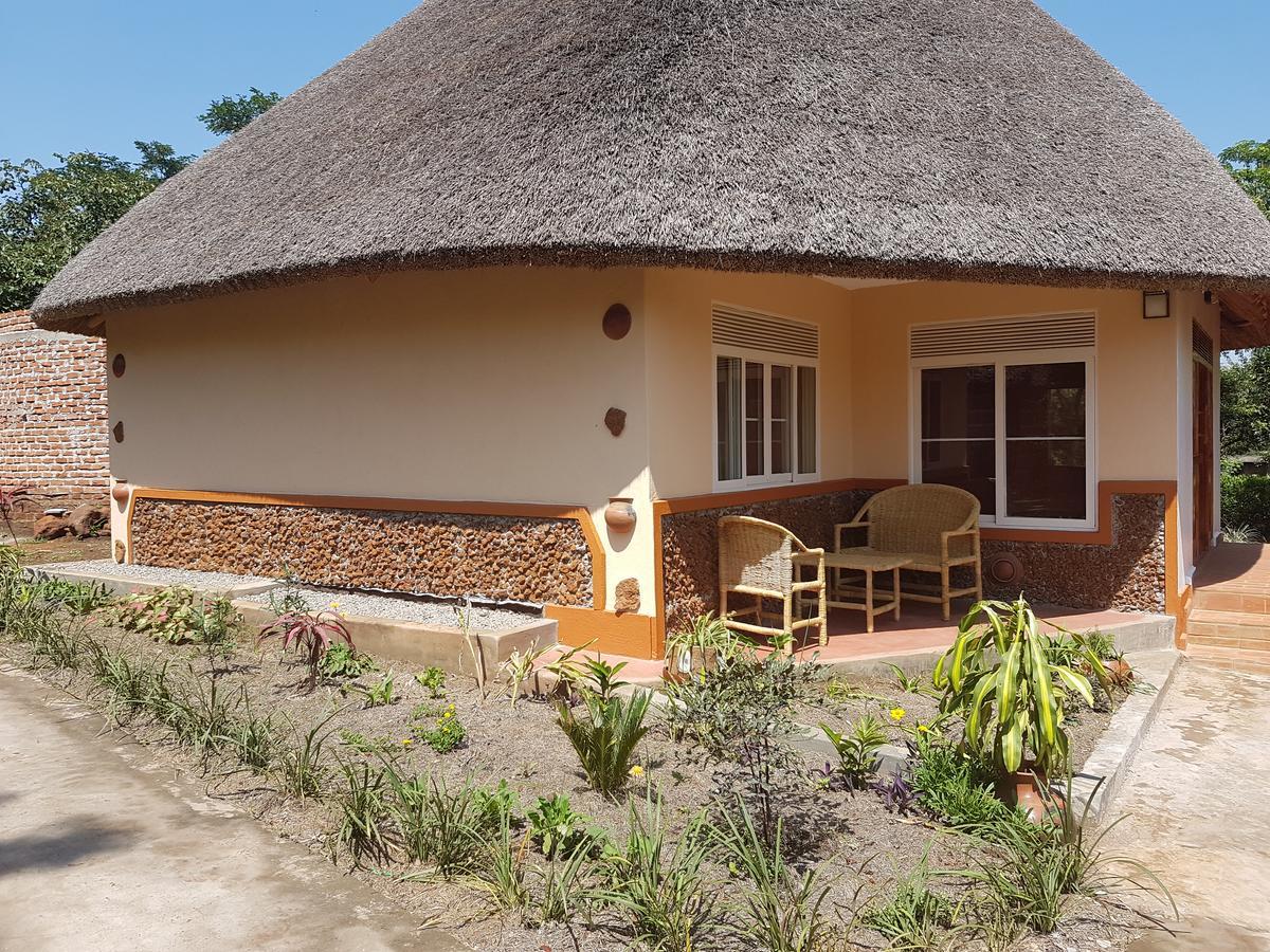 Lira Brownstone Country Home المظهر الخارجي الصورة