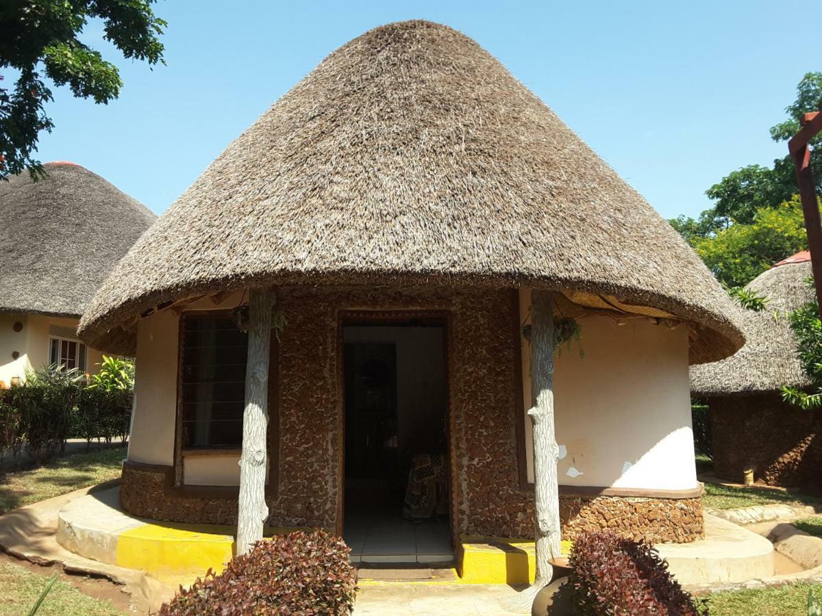 Lira Brownstone Country Home المظهر الخارجي الصورة