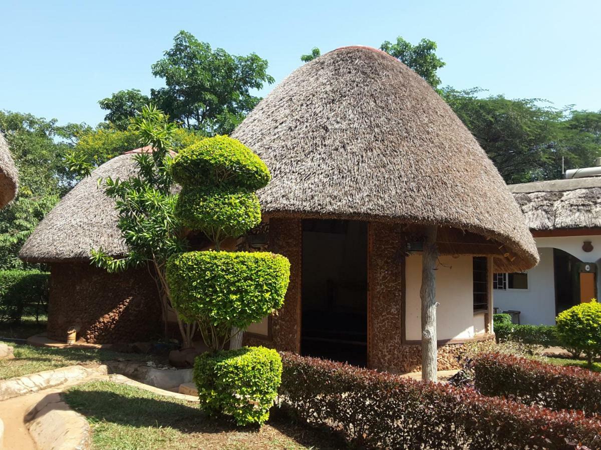 Lira Brownstone Country Home المظهر الخارجي الصورة
