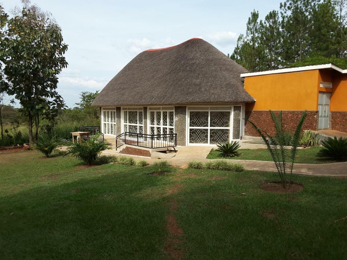 Lira Brownstone Country Home المظهر الخارجي الصورة
