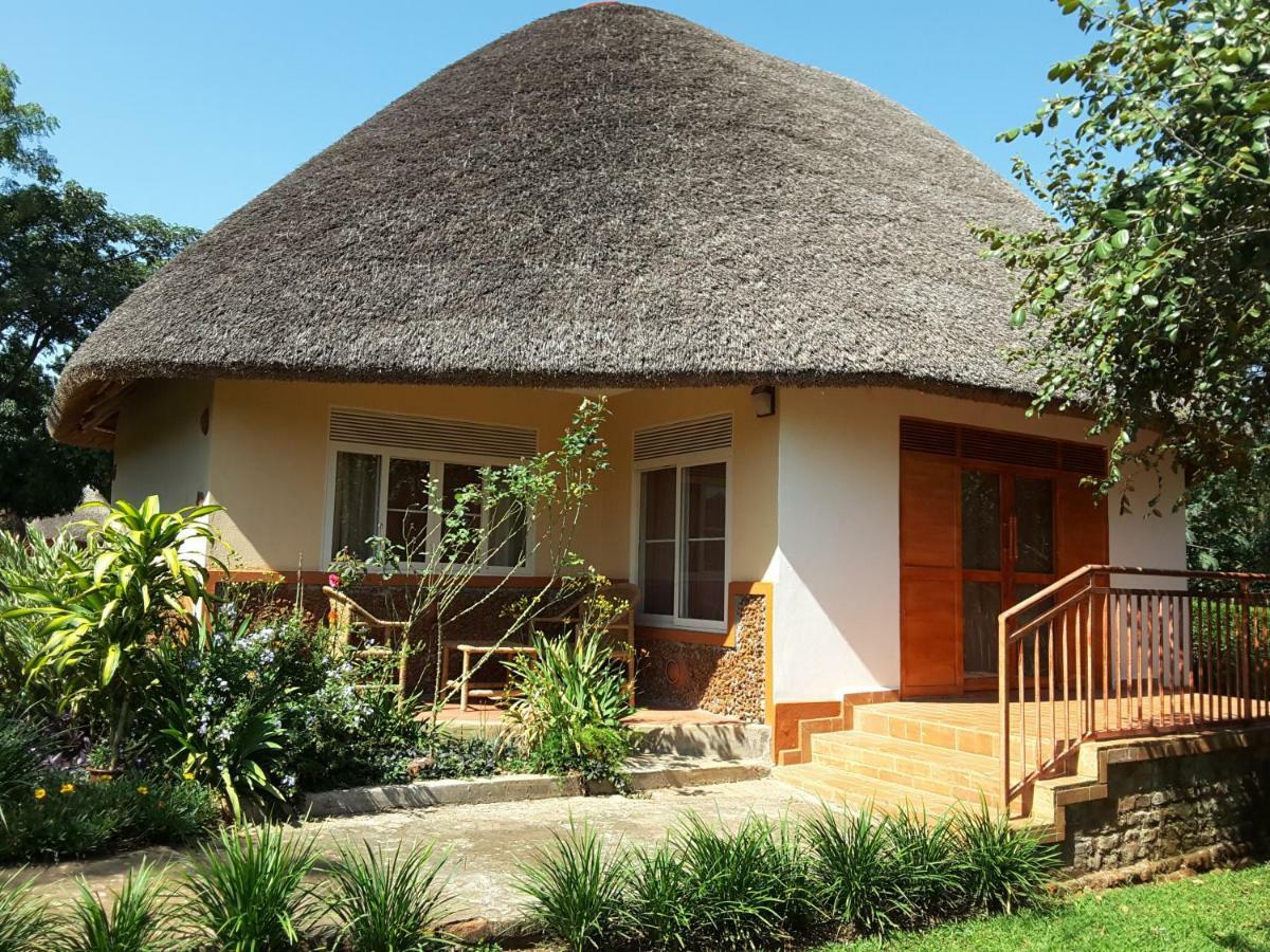Lira Brownstone Country Home المظهر الخارجي الصورة