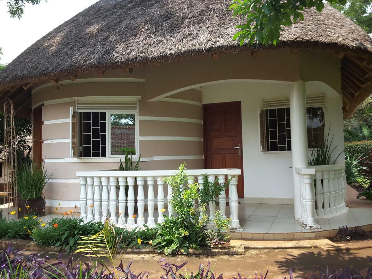 Lira Brownstone Country Home المظهر الخارجي الصورة