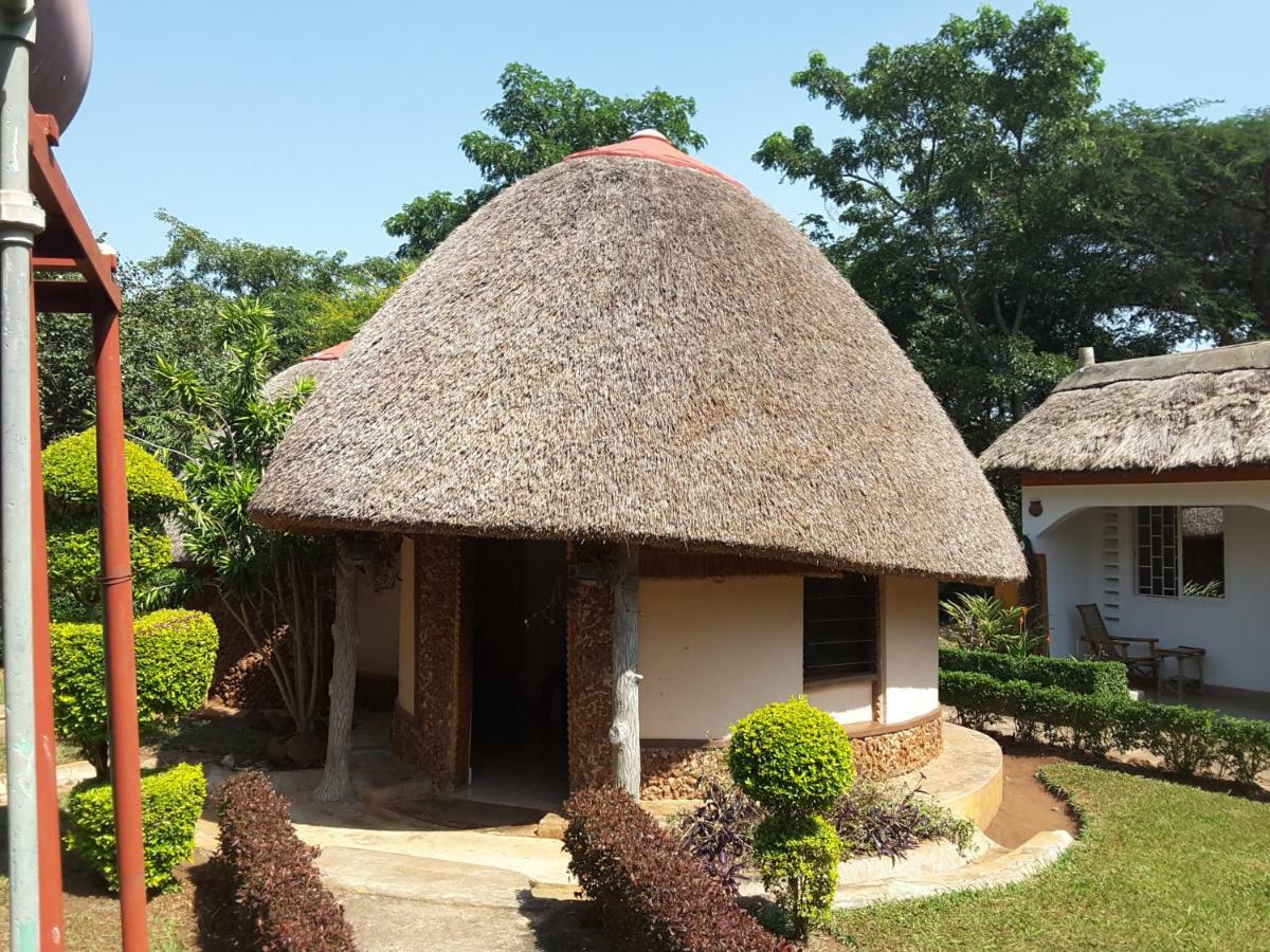 Lira Brownstone Country Home المظهر الخارجي الصورة