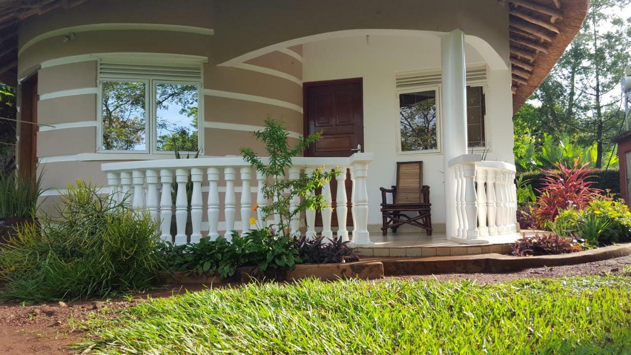 Lira Brownstone Country Home المظهر الخارجي الصورة